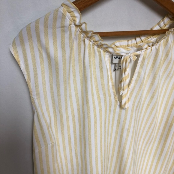 ➕ Ava & Viv Stripe Sleeveless Top - Picture 4 of 9
